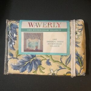 NWT Waverly Buckingham Valence